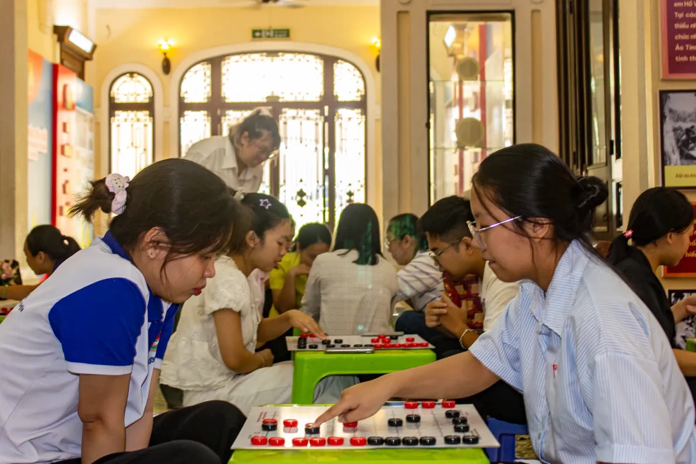 Hình ảnh các cán bộ tại Nhà Thiếu nhi TP.Hồ Chí Minh tham gia tập huấn Cờ Thủy Tinh Châu tại chương trình tập huấn tại Nhà Thiếu nhi Thành phố Hồ Chí Minh.