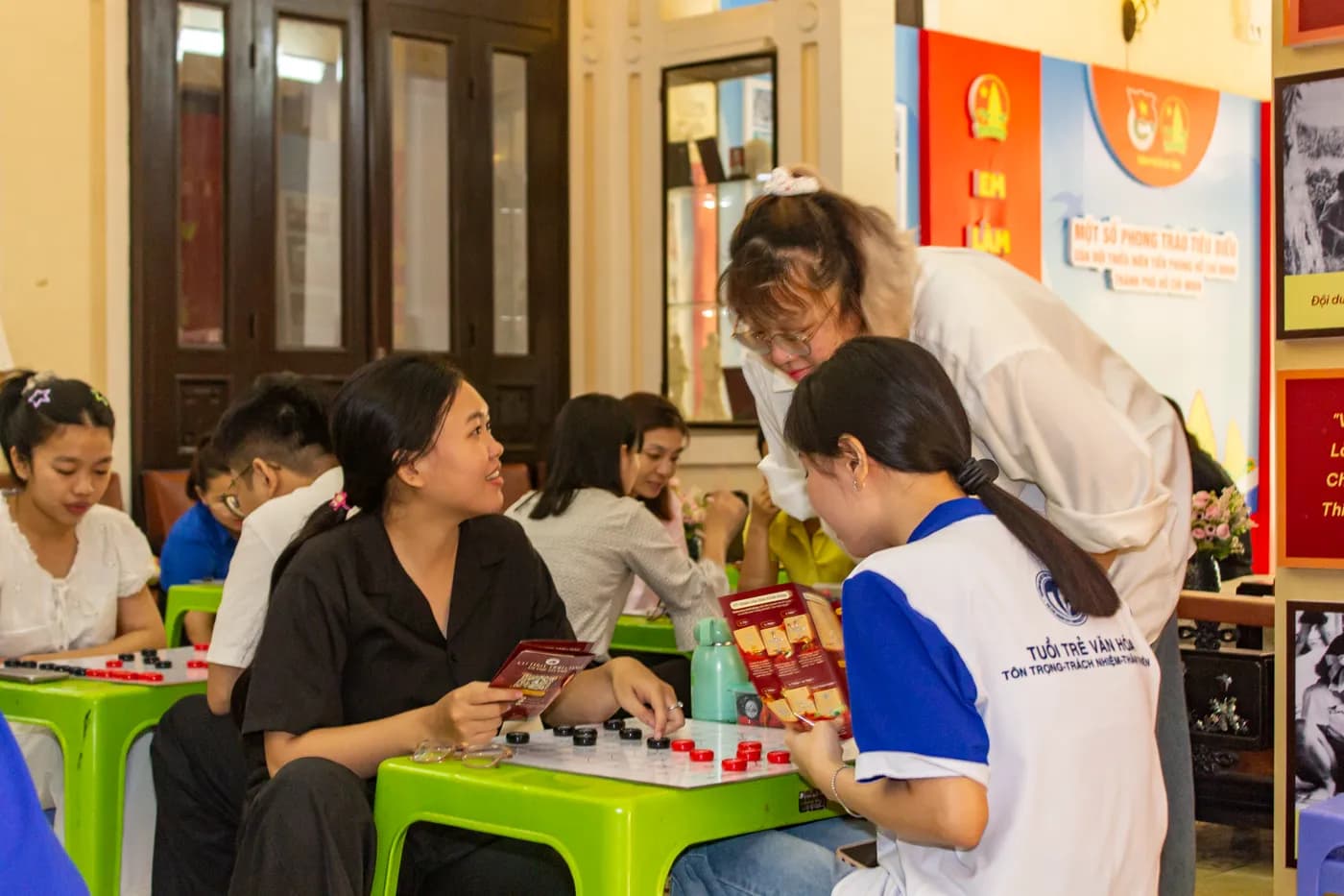 Hình ảnh các cán bộ tại Nhà Thiếu nhi TP.Hồ Chí Minh tham gia tập huấn Cờ Thủy Tinh Châu tại chương trình tập huấn tại Nhà Thiếu nhi Thành phố Hồ Chí Minh.