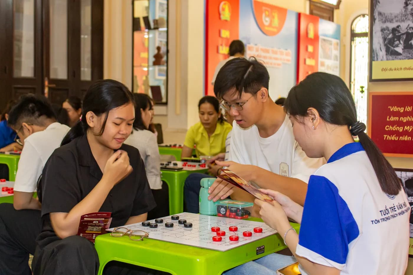 Hình ảnh các cán bộ tại Nhà Thiếu nhi TP.Hồ Chí Minh tham gia tập huấn Cờ Thủy Tinh Châu tại chương trình tập huấn tại Nhà Thiếu nhi Thành phố Hồ Chí Minh.