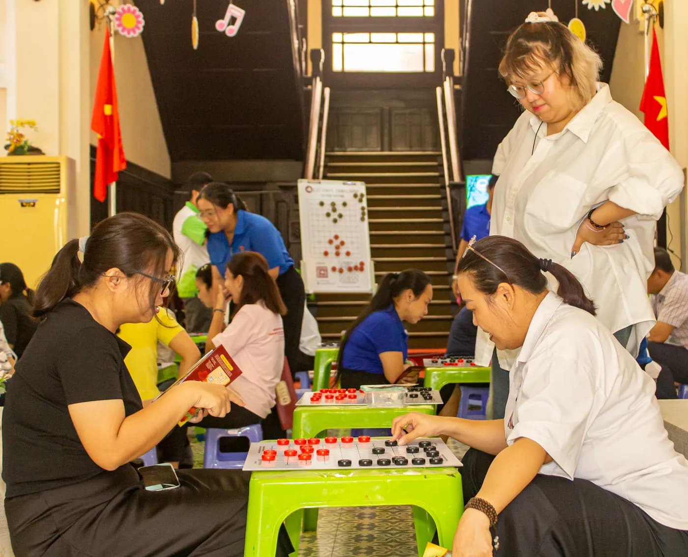 Hình ảnh các cán bộ tại Nhà Thiếu nhi TP.Hồ Chí Minh tham gia tập huấn Cờ Thủy Tinh Châu tại chương trình tập huấn tại Nhà Thiếu nhi Thành phố Hồ Chí Minh.