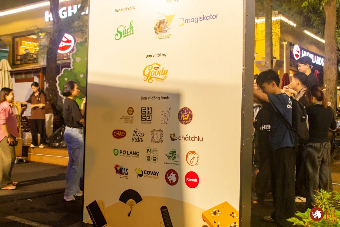Hình ảnh Cờ Thủy Tinh châu tại Ngày Hội Sách & Văn hóa Đêm lần 6 với chủ đề "Cầm Kỳ Thư Họa" được tổ chức ở Đường Sách Nguyễn Văn Bình.