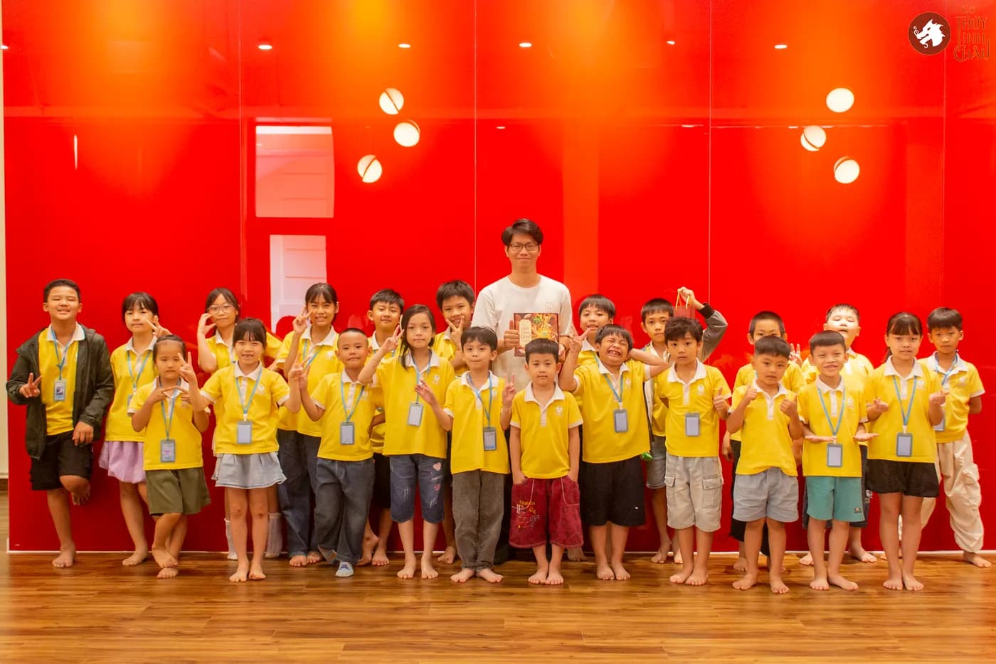 Hình ảnh các em học sinh lớp Super Kids Cờ Thủy Tinh Châu trong khóa học mùa hè Super Kids do Nhà Văn hóa Thanh niên Thành phố Hồ Chí Minh tổ chức.