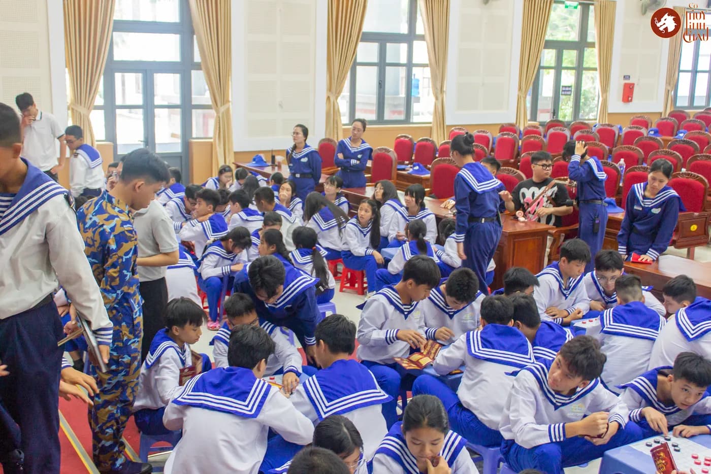 Hình ảnh các chiến sĩ nhí trải nghiệm Cờ Thủy Tinh Châu thuộc chương trình Học kỳ trong Quân đội do Nhà Văn Hóa Thanh niên TP.HCM tổ chức.