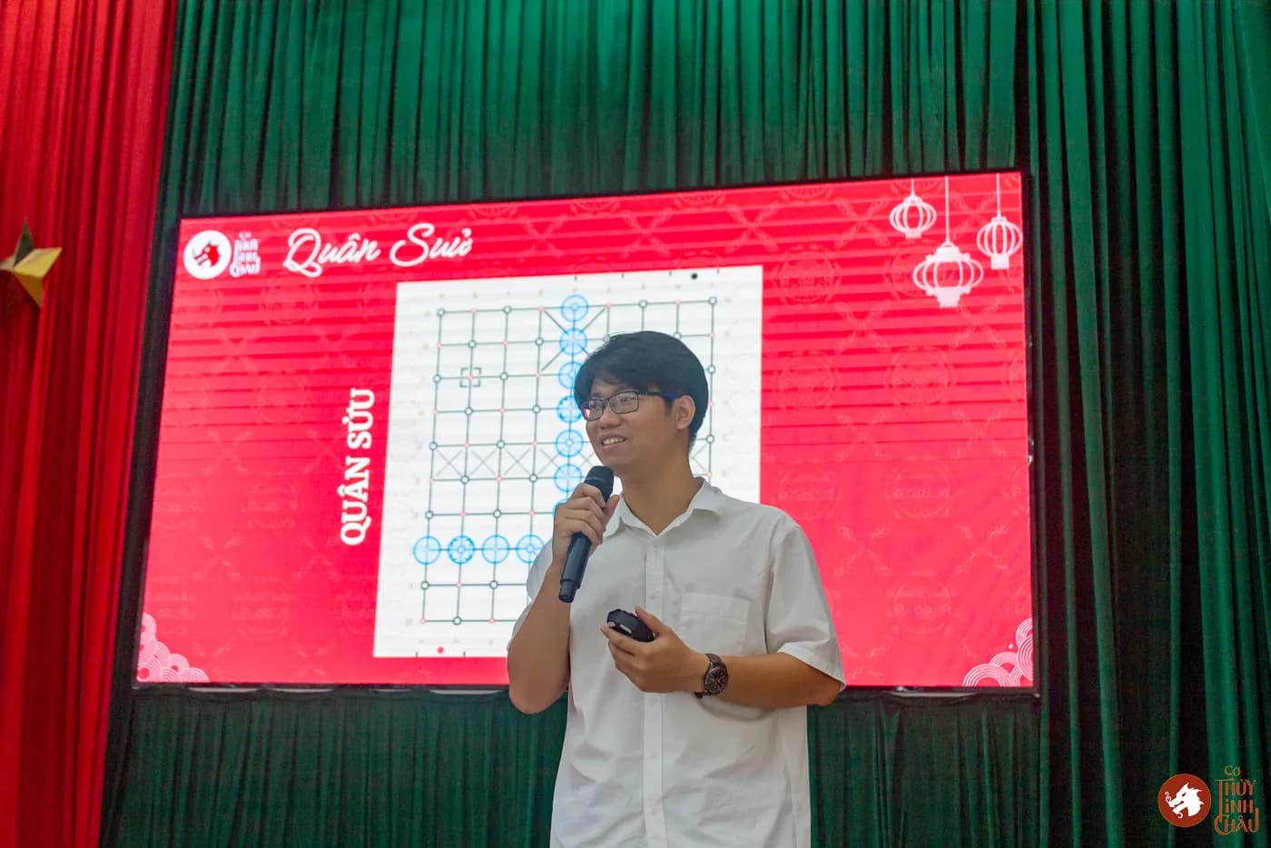 Hình ảnh Co-founder hướng dẫn Cờ Thủy Tinh Châu thuộc chương trình Học kỳ trong Quân đội do Nhà Văn Hóa Thanh niên TP.HCM tổ chức.