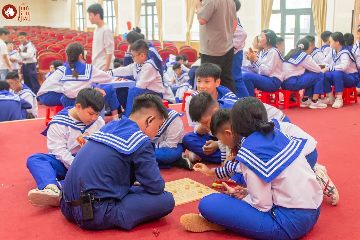 Hình ảnh các chiến sĩ nhí trải nghiệm Cờ Thủy Tinh Châu thuộc chương trình Học kỳ trong Quân đội do Nhà Văn Hóa Thanh niên TP.HCM tổ chức.