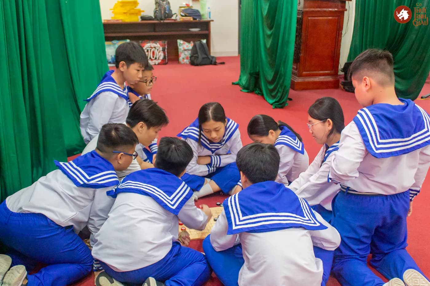 Hình ảnh các chiến sĩ nhí trải nghiệm Cờ Thủy Tinh Châu thuộc chương trình Học kỳ trong Quân đội do Nhà Văn Hóa Thanh niên TP.HCM tổ chức.