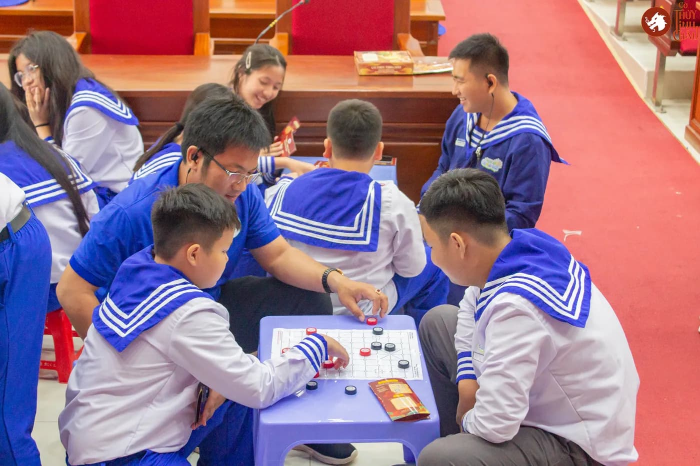 Hình ảnh các chiến sĩ nhí trải nghiệm Cờ Thủy Tinh Châu thuộc chương trình Học kỳ trong Quân đội do Nhà Văn Hóa Thanh niên TP.HCM tổ chức.