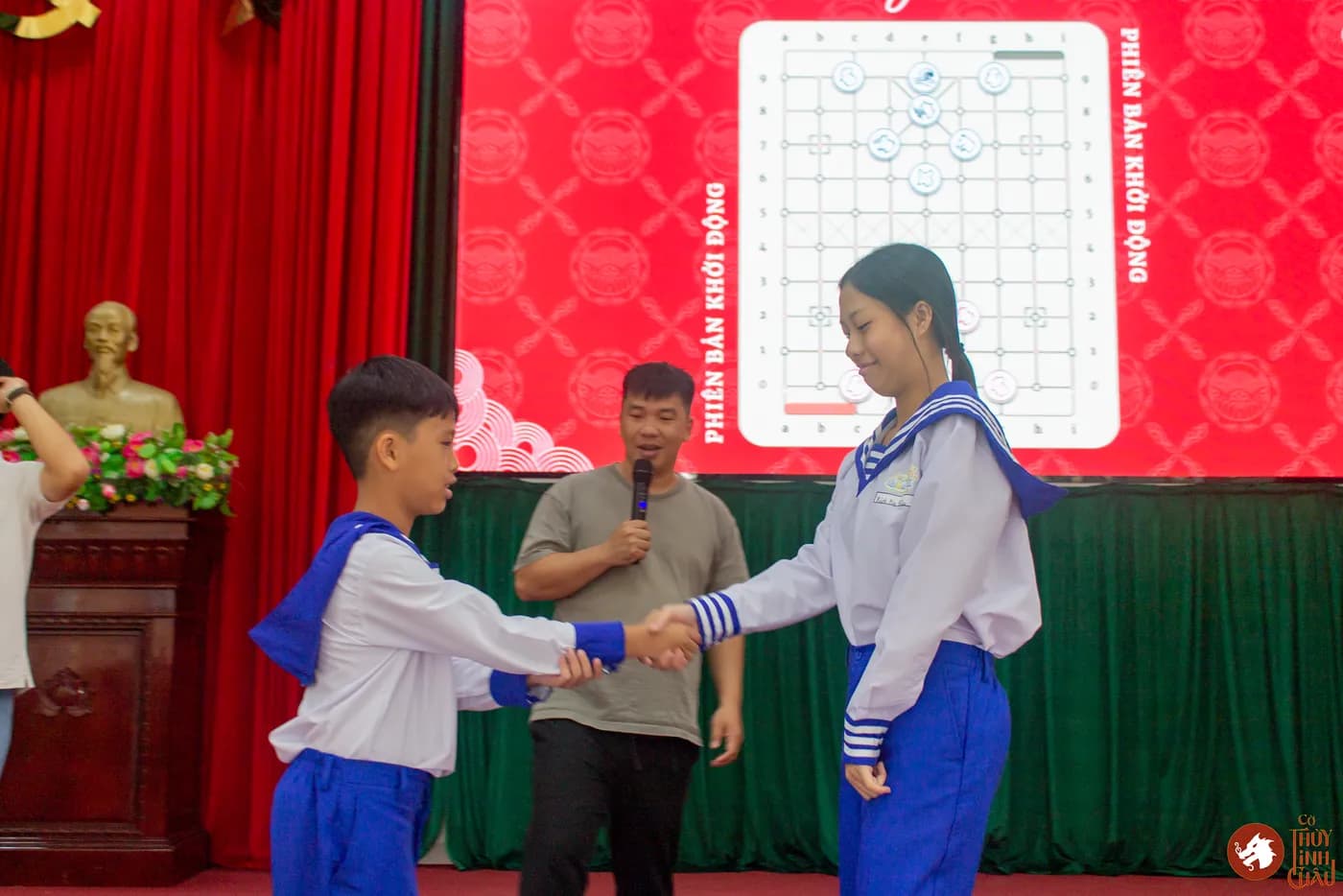 Hình ảnh các chiến sĩ nhí trải nghiệm Cờ Thủy Tinh Châu thuộc chương trình Học kỳ trong Quân đội do Nhà Văn Hóa Thanh niên TP.HCM tổ chức.