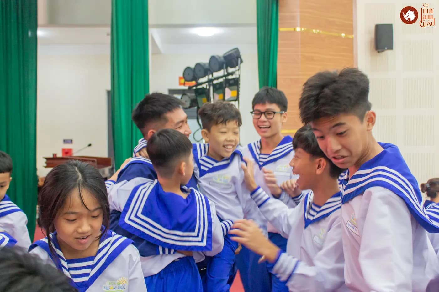 Hình ảnh các chiến sĩ nhí trải nghiệm Cờ Thủy Tinh Châu thuộc chương trình Học kỳ trong Quân đội do Nhà Văn Hóa Thanh niên TP.HCM tổ chức.