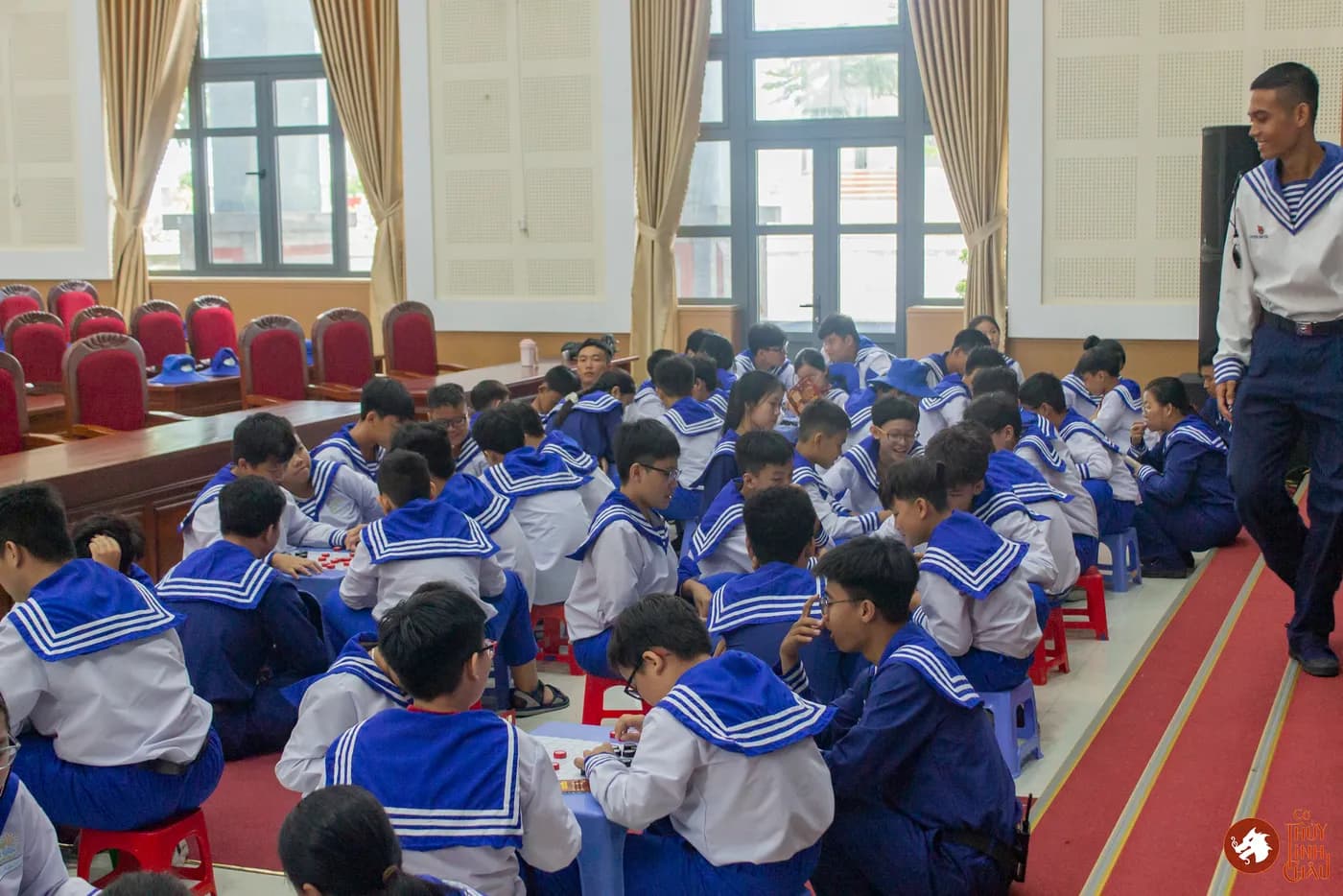 Hình ảnh các chiến sĩ nhí trải nghiệm Cờ Thủy Tinh Châu thuộc chương trình Học kỳ trong Quân đội do Nhà Văn Hóa Thanh niên TP.HCM tổ chức.