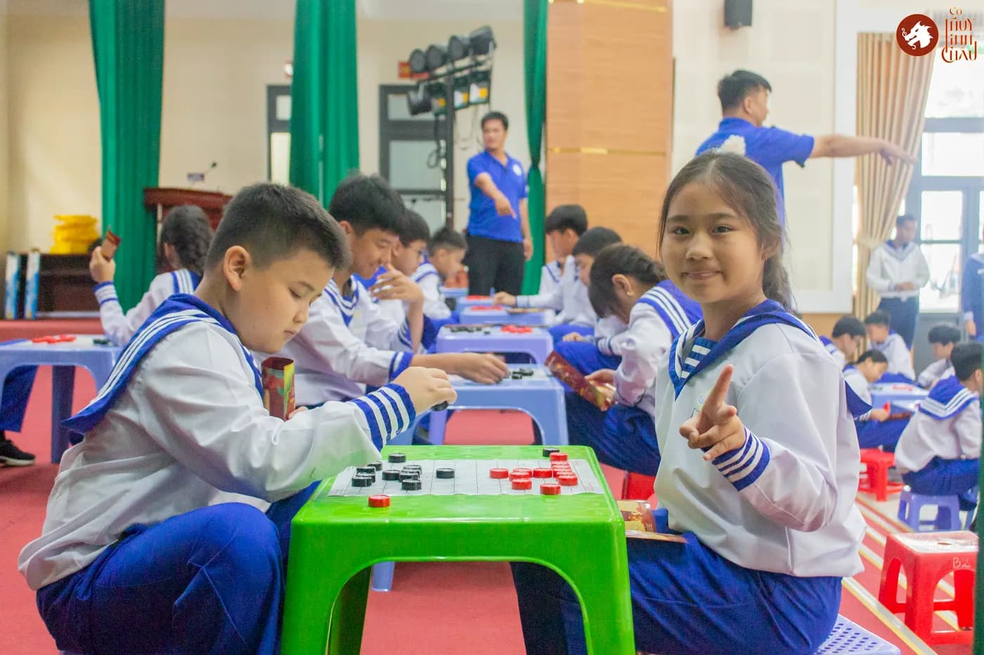 Hình ảnh các chiến sĩ nhí trải nghiệm Cờ Thủy Tinh Châu thuộc chương trình Học kỳ trong Quân đội do Nhà Văn Hóa Thanh niên TP.HCM tổ chức.