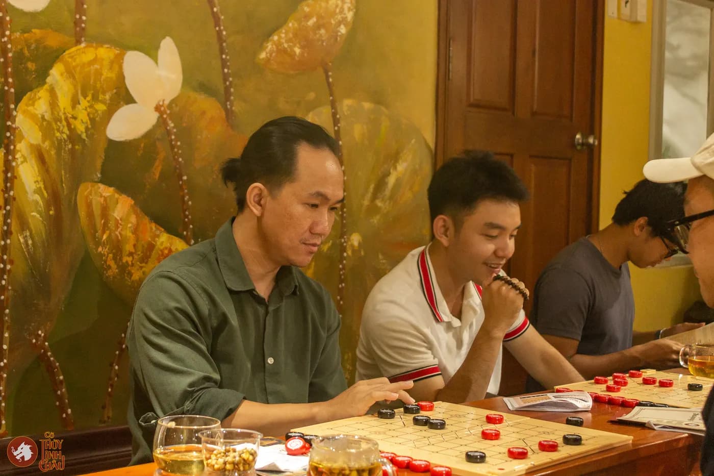 Hình ảnh các khách mời trải nghiệm Cờ Thủy Tinh Châu tại buổi workshop Cờ và Trà #2