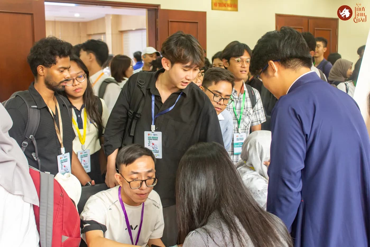 Hình ảnh các bạn sinh viên đến từ các quốc gia Đông Nam Á tham gia trải nghiệm Cờ Thủy Tinh Châu được tổ chức tại Trường Đại học Khoa học Xã hội và Nhân Văn Thành phố Hồ Chí Minh.