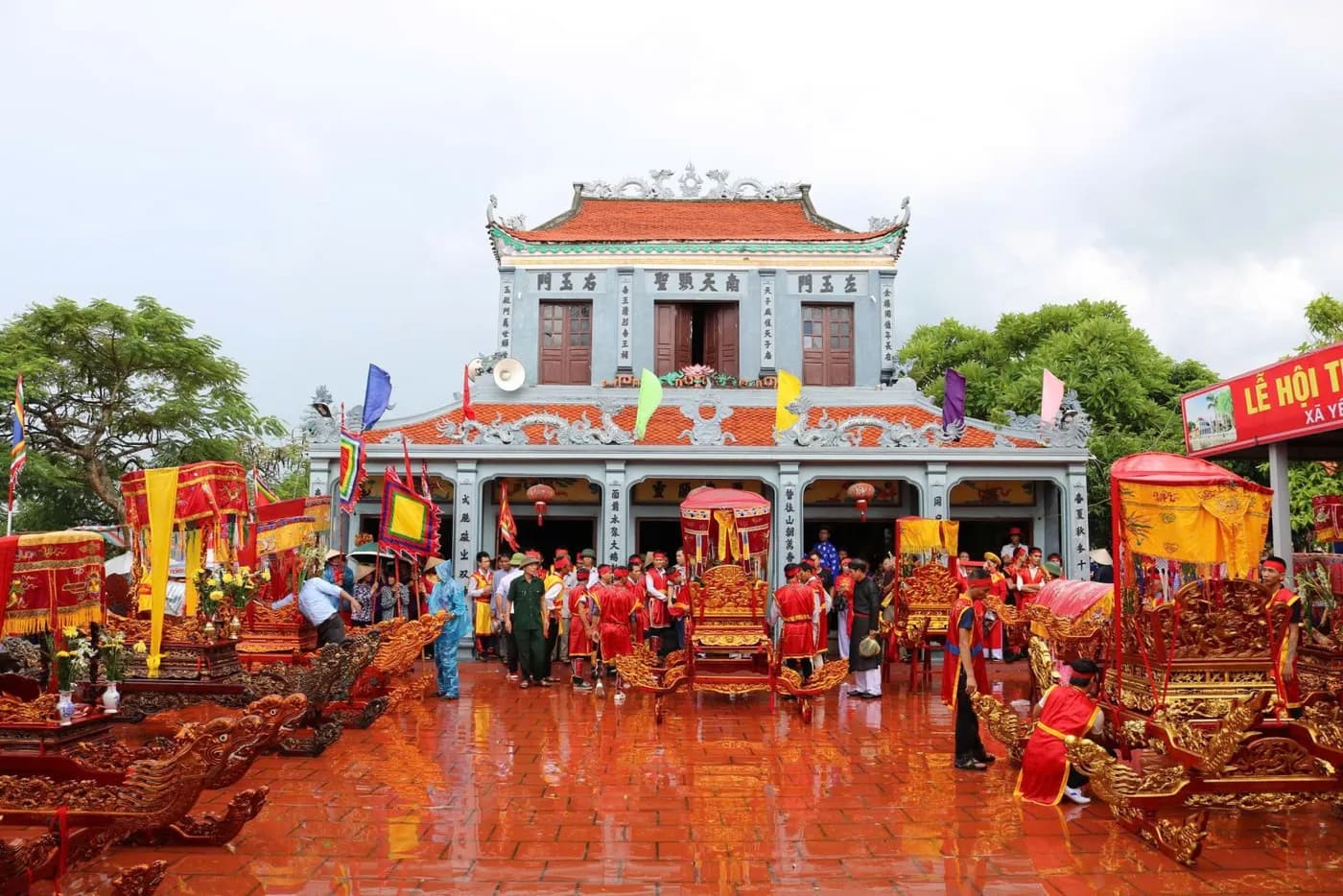 Hình ảnh Đền Độc Bộ và Nghi lễ "Tế tam kỳ giang" tại vùng đồng bằng Bắc Bộ.