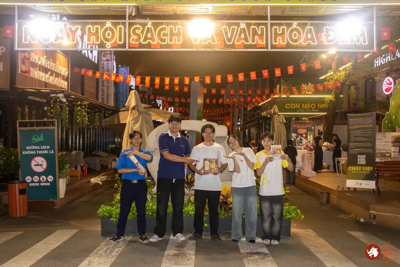 Hình ảnh Team Cờ Thủy Tinh Châu tại Ngày Hội Sách & Văn hóa Đêm lần 5 với chủ đề "Hội hè phố thị" tại Đường Sách Thành phố Hồ Chí Minh.
