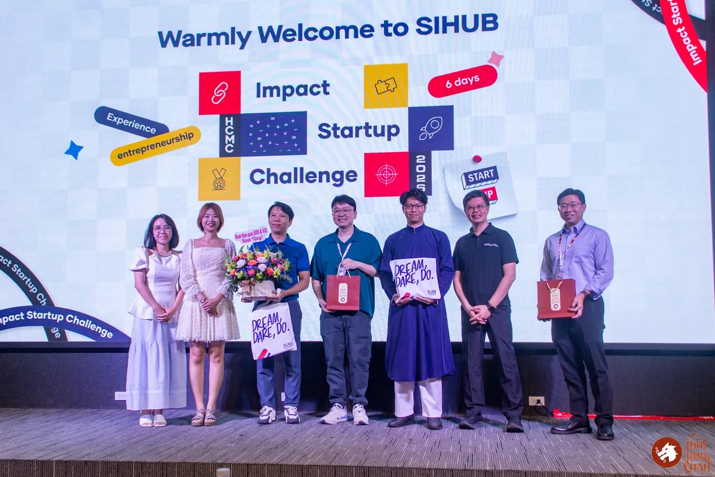 Hình ảnh các diễn giả trình bày tại chương trình Navigating Vietnam’s Startup Ecosystem: Perspectives from Builders, Enablers and Educators” được tổ chức tại SIHUB .