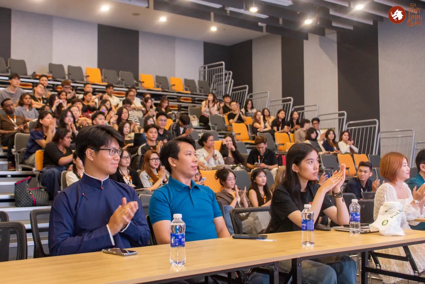 Hình ảnh các diễn giả trình bày tại chương trình Navigating Vietnam’s Startup Ecosystem: Perspectives from Builders, Enablers and Educators” được tổ chức tại SIHUB .