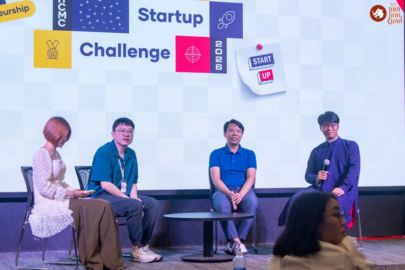 Hình ảnh các diễn giả trình bày tại chương trình Navigating Vietnam’s Startup Ecosystem: Perspectives from Builders, Enablers and Educators” được tổ chức tại SIHUB .