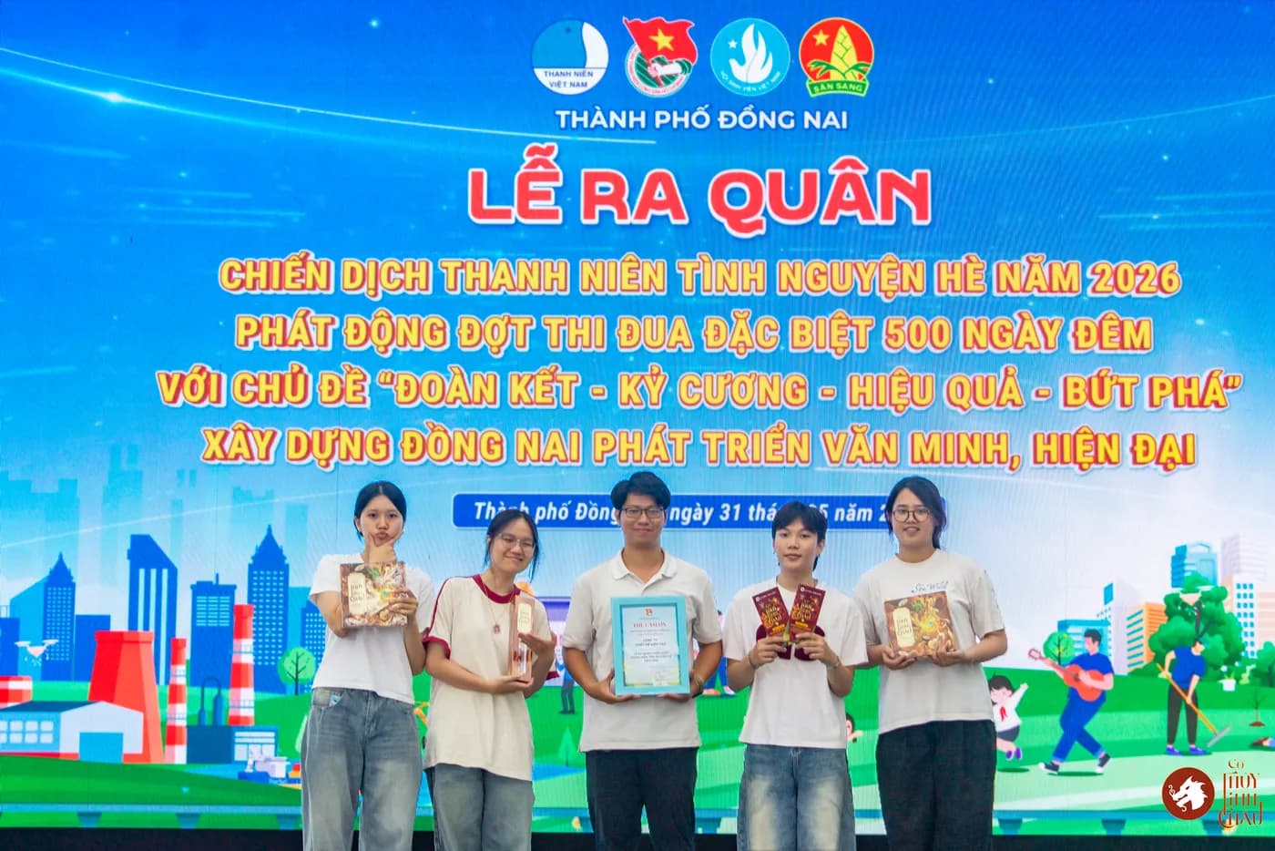 Hình ảnh Team Cờ Thủy Tinh Châu tại “Lễ ra quân Chiến dịch Thanh niên tình nguyện Hè và hưởng ứng Tháng hành động vì trẻ em 2026” do Thành Đoàn Đồng Nai cùng Đoàn phường Trấn Biên phối hợp tổ chức.