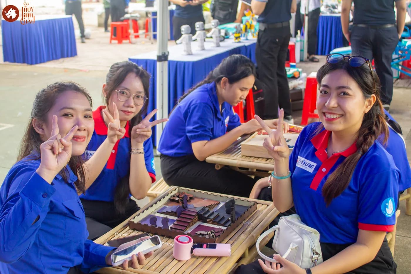 Hình ảnh các em thiếu nhi trải nghiệm những trò chơi dân gian và Cờ Thủy Tinh Châu tại “Lễ ra quân Chiến dịch Thanh niên tình nguyện Hè và hưởng ứng Tháng hành động vì trẻ em 2026” do Thành Đoàn Đồng Nai cùng Đoàn phường Trấn Biên phối hợp tổ chức.