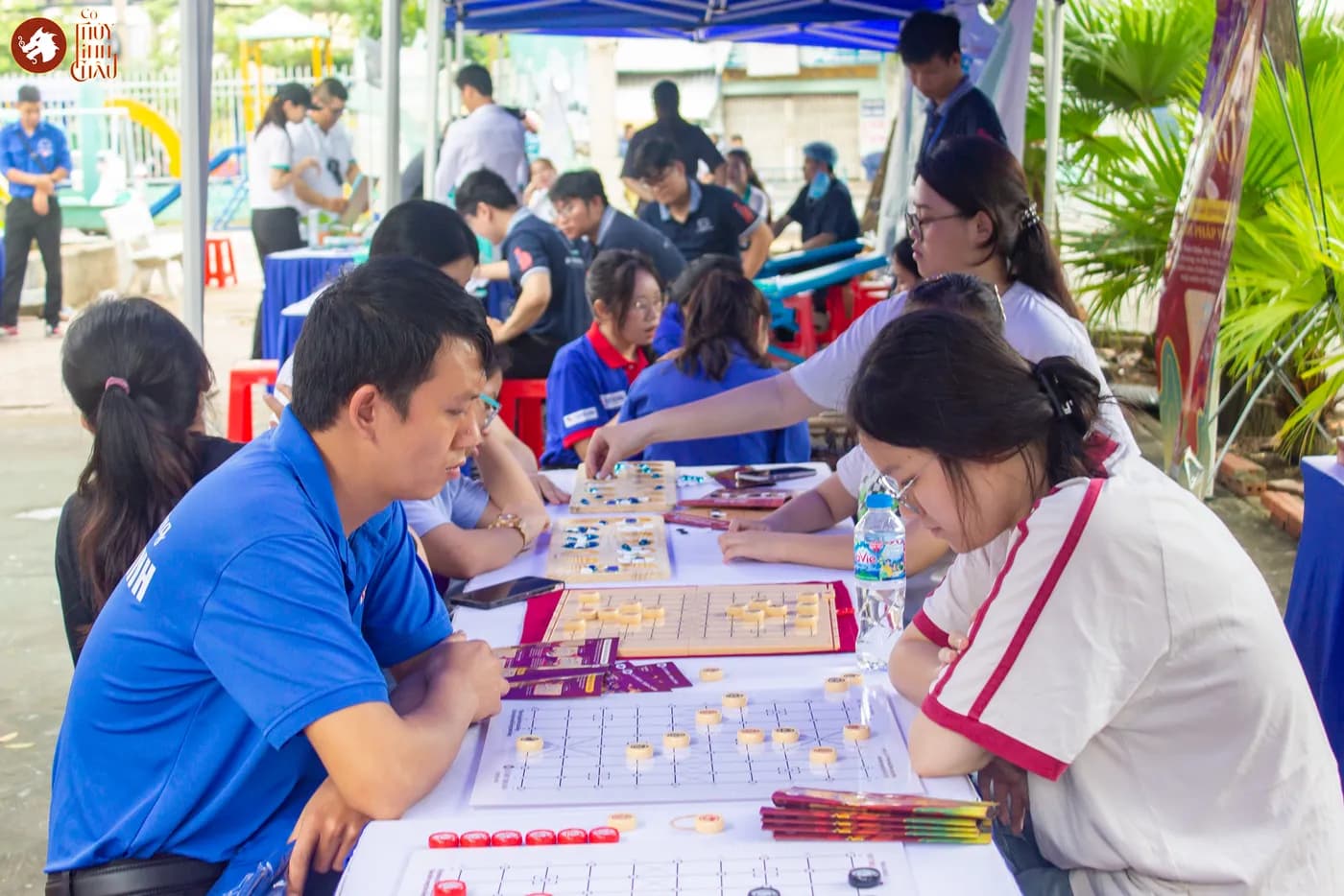 Hình ảnh các em thiếu nhi trải nghiệm những trò chơi dân gian và Cờ Thủy Tinh Châu tại “Lễ ra quân Chiến dịch Thanh niên tình nguyện Hè và hưởng ứng Tháng hành động vì trẻ em 2026” do Thành Đoàn Đồng Nai cùng Đoàn phường Trấn Biên phối hợp tổ chức.