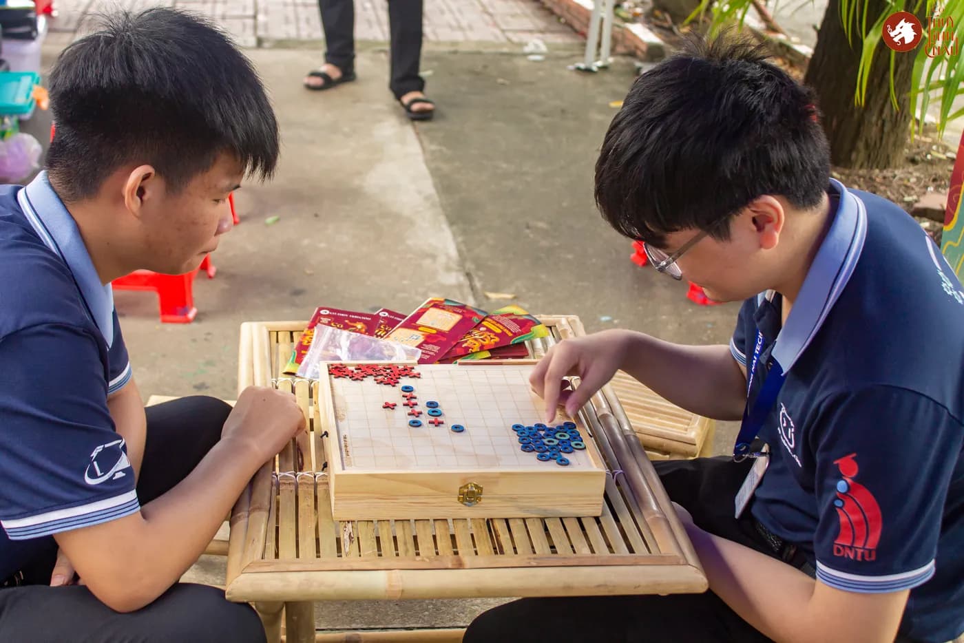 Hình ảnh các em thiếu nhi trải nghiệm những trò chơi dân gian và Cờ Thủy Tinh Châu tại “Lễ ra quân Chiến dịch Thanh niên tình nguyện Hè và hưởng ứng Tháng hành động vì trẻ em 2026” do Thành Đoàn Đồng Nai cùng Đoàn phường Trấn Biên phối hợp tổ chức.