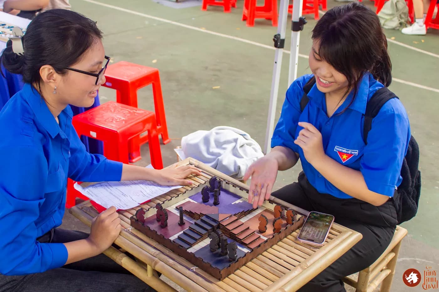 Hình ảnh các em thiếu nhi trải nghiệm những trò chơi dân gian và Cờ Thủy Tinh Châu tại “Lễ ra quân Chiến dịch Thanh niên tình nguyện Hè và hưởng ứng Tháng hành động vì trẻ em 2026” do Thành Đoàn Đồng Nai cùng Đoàn phường Trấn Biên phối hợp tổ chức.