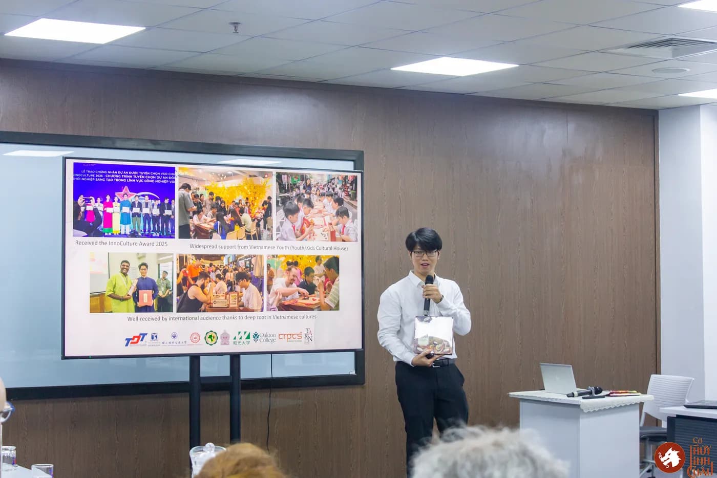 Hình ảnh Co-founder Cờ Thủy Tinh Châu trình bày nghiên cứu tại Hội thảo quốc tế lần thứ 4 (ISSH 2026) do Trường Đại học Tôn Đức Thắng cùng các tổ chức học thuật trên thế giới đồng tổ chức.