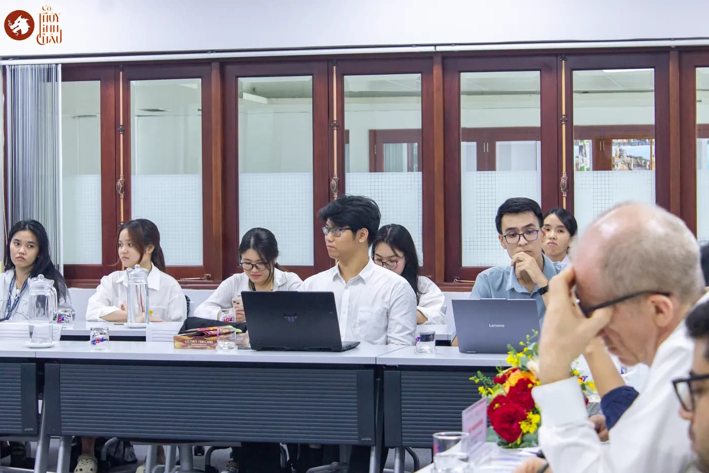 Hình ảnh Co-founder lắng nghe phần trình bày của các diễn giả tại Hội thảo quốc tế lần thứ 4 (ISSH 2026) do Trường Đại học Tôn Đức Thắng cùng các tổ chức học thuật trên thế giới đồng tổ chức.