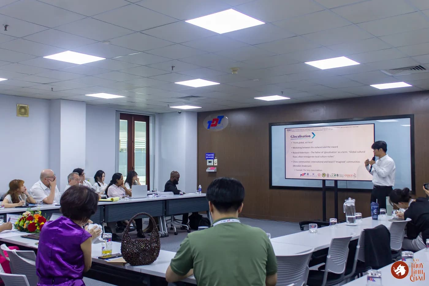 Hình ảnh Co-founder trình bày nghiên cứu tại Hội thảo quốc tế lần thứ 4 (ISSH 2026) do Trường Đại học Tôn Đức Thắng cùng các tổ chức học thuật trên thế giới đồng tổ chức.