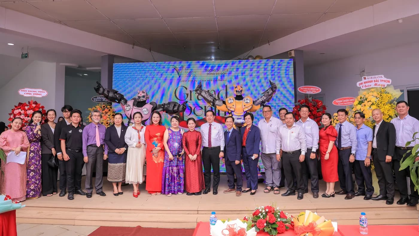 Hình ảnh các đại biểu tham dự sự kiện Lễ khánh thành của Trường TH-THCS Đông Sài Gòn.