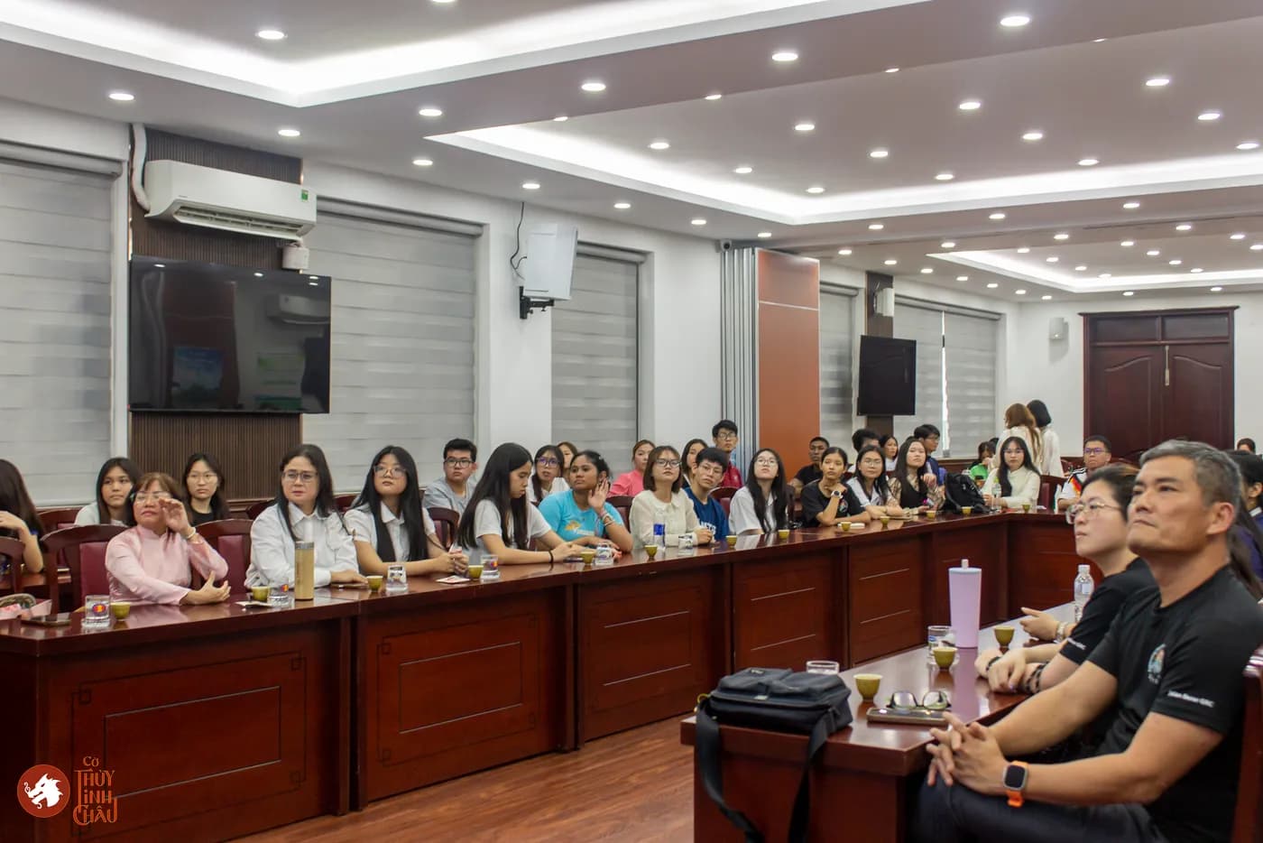 Hình ảnh các bạn sinh viên Singapore tại chương trình giao lưu văn hóa quốc tế đầy ý nghĩa tại Trường Đại học Khoa học Xã hội và Nhân văn, kết nối cùng đoàn công tác Kampong Glam CC (Singapore) và các bạn sinh viên Khoa Đông phương học.
