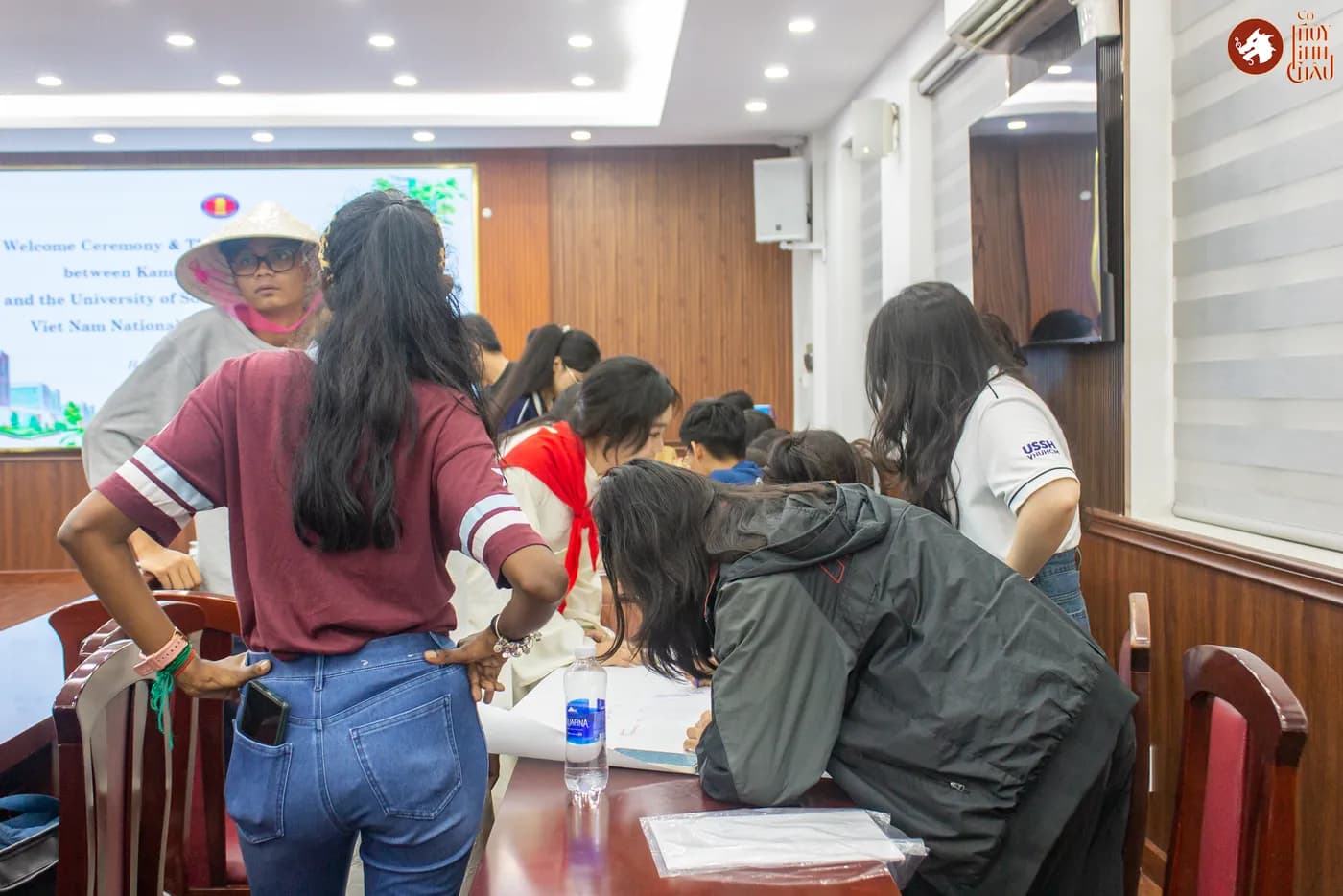 Hình ảnh các bạn sinh viên Singapore tại chương trình giao lưu văn hóa quốc tế đầy ý nghĩa tại Trường Đại học Khoa học Xã hội và Nhân văn, kết nối cùng đoàn công tác Kampong Glam CC (Singapore) và các bạn sinh viên Khoa Đông phương học.