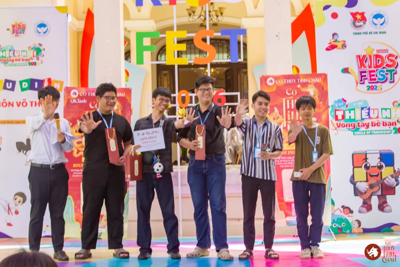Hình ảnh các kỳ thủ bảng C nhận giải thuộc Liên hoan Cờ Thủy Tinh Châu Kids Fest 2026 tổ chức tại Nhà Thiếu nhi Thành phố Hồ Chí Minh.