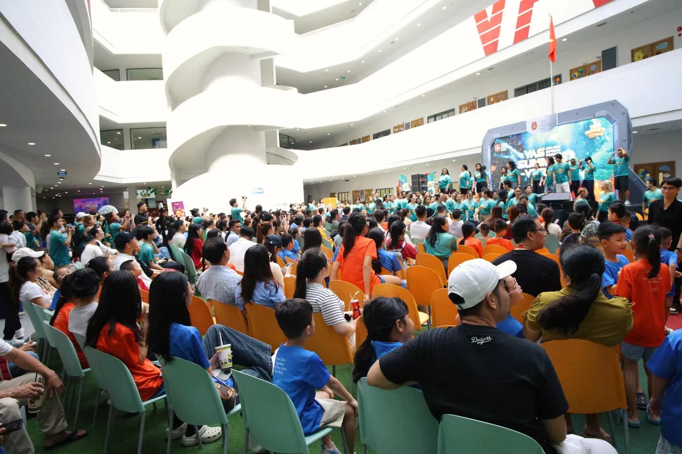 Hình ảnh các em học sinh trường VAS tại Lễ hội Mùa hè VAS Summer Fair 2026 với chủ đề “Summer-Verse” tại cơ sở Sala.