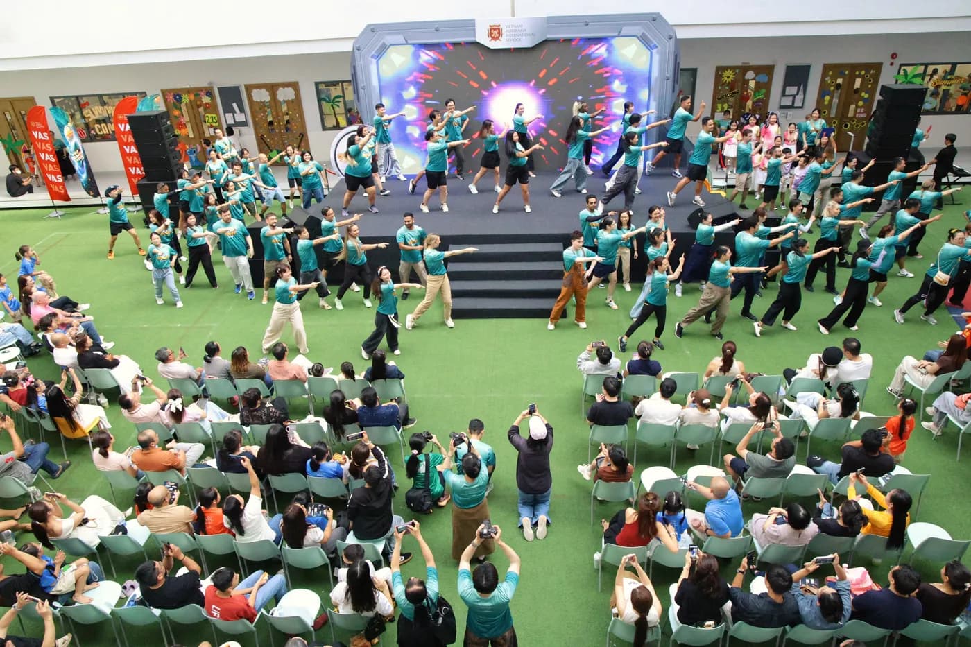 Hình ảnh các em học sinh trường VAS tại Lễ hội Mùa hè VAS Summer Fair 2026 với chủ đề “Summer-Verse” tại cơ sở Sala.