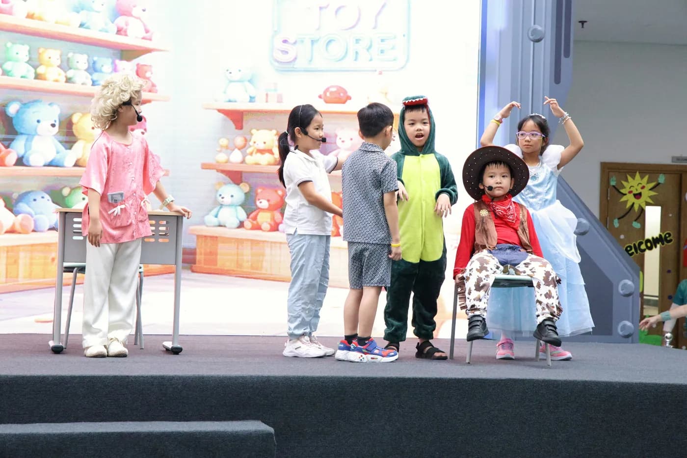 Hình ảnh các em học sinh trường VAS tại Lễ hội Mùa hè VAS Summer Fair 2026 với chủ đề “Summer-Verse” tại cơ sở Sala.