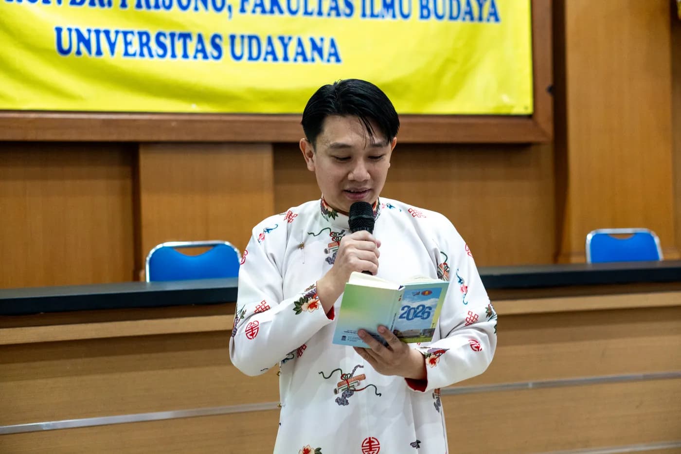 Hình ảnh phần trình bày của đại diện Việt Nam tại Hội nghị quốc tế lần thứ 27 của Liên đoàn Các Tổ chức Khoa học Xã hội Thế giới (IFSSO) , được tổ chức tại Đại học Udayana (Bali, Indonesia).