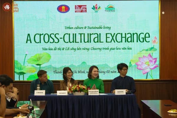 Hình ảnh ban tổ chức và Co-founder Cờ Thủy Tinh Châu tại chương trình giao lưu văn hoá đón đoàn Vegan Travel Asia