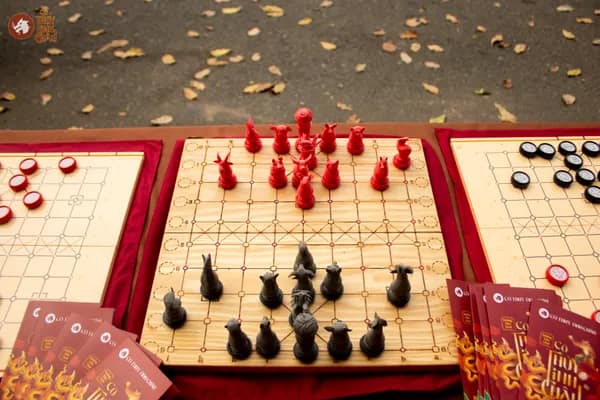 Hình ảnh sản phẩm, bàn cờ, quân cờ Thủy Tinh Châu tại chương trình Họp mặt người Việt Nam ở nước ngoài mừng Xuân Bính Ngọ 2026 tổ chức tại Dinh Độc Lập