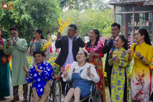 Hình ảnh phần trình bày văn nghệ được diễn ra tại sự kiện Bảo tàng Áo dài Việt Nam