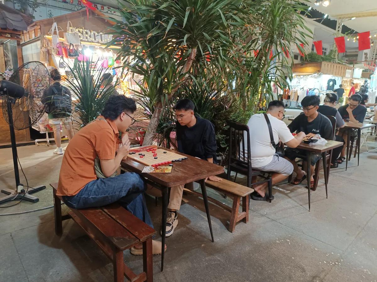 Cờ Thủy Tinh Châu at The Box Concept