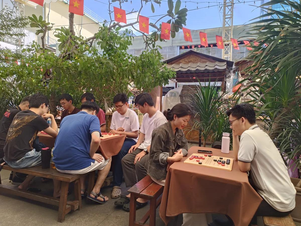 Cờ Thủy Tinh Châu tại The Box Concept (Sáng)
