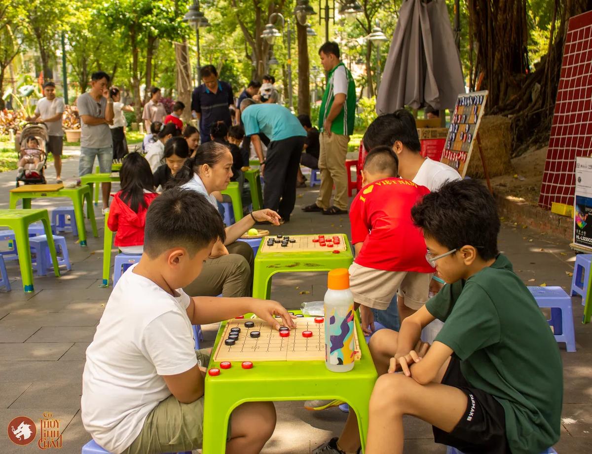 Hình chụp CLB Cờ Thủy Tinh Châu tại Nhà Thiếu Nhi TP. HCM