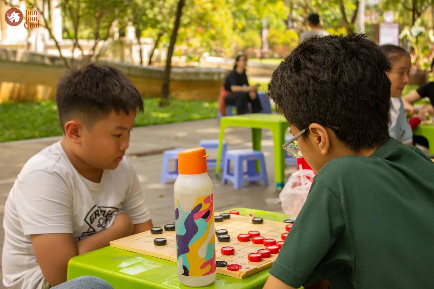 Hình ảnh các em nhỏ tham gia chơi Cờ Thủy Tinh Châu tại buổi sinh hoạt CLB Cờ Thủy Tinh Châu tại Nhà Thiếu nhi Thành phố Hồ Chí Minh