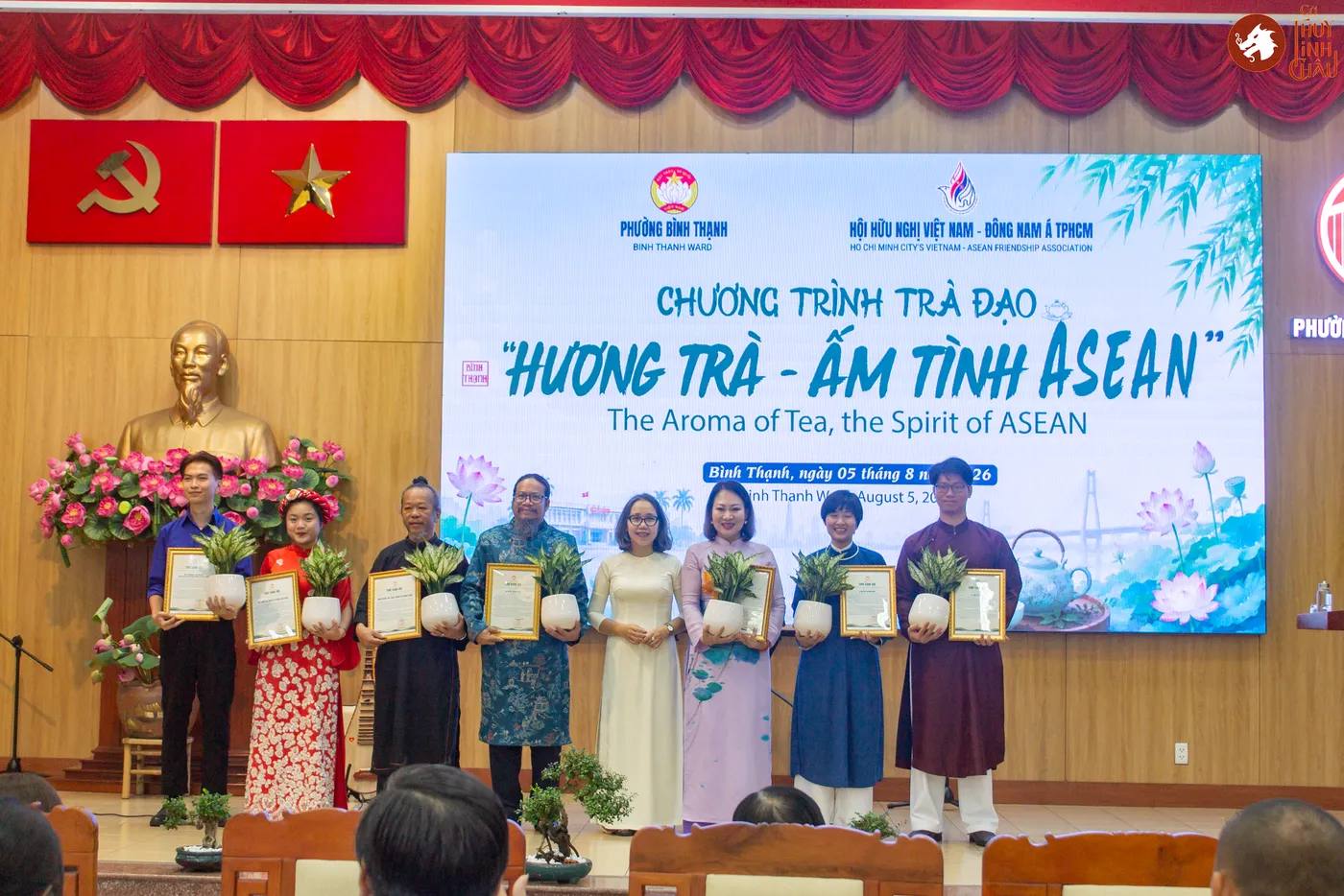 Hình ảnh các nhà đồng hành tại sự kiện "Hương Trà - Ấm tình ASEAN" được tổ chức tại Ủy ban Mặt trận Tổ quốc Việt Nam phường Bình Thanh.