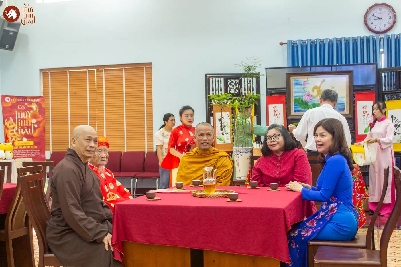 Hình ảnh các đại biểu tại sự kiện "Hương Trà - Ấm tình ASEAN" được tổ chức tại Ủy ban Mặt trận Tổ quốc Việt Nam phường Bình Thanh.