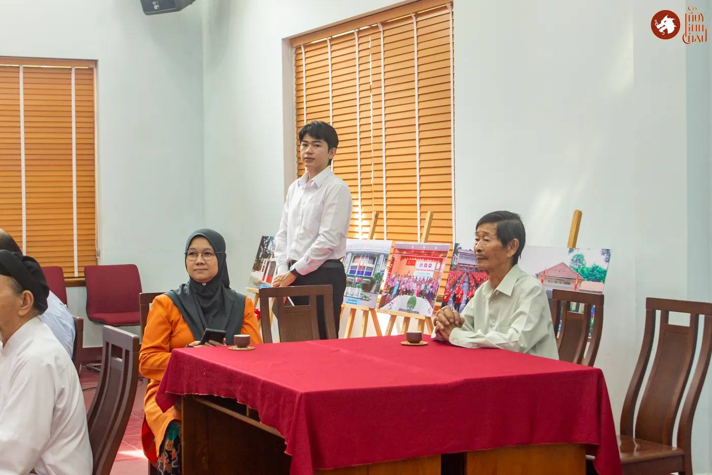 Hình ảnh các đại biểu tại sự kiện "Hương Trà - Ấm tình ASEAN" được tổ chức tại Ủy ban Mặt trận Tổ quốc Việt Nam phường Bình Thanh.