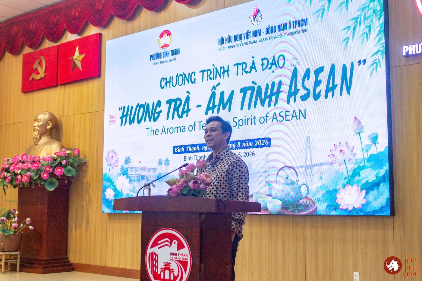 Hình ảnh phần phát biểu của Ông Firdauz Bin Othman tại sự kiện "Hương Trà - Ấm tình ASEAN" được tổ chức tại Ủy ban Mặt trận Tổ quốc Việt Nam phường Bình Thanh.