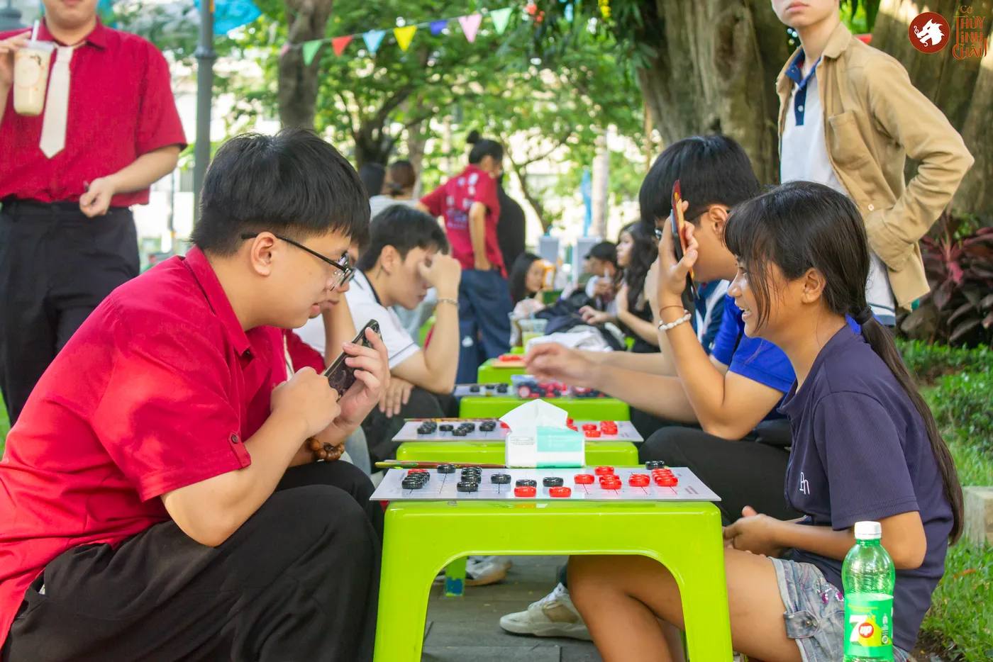 Hình ảnh các bạn trẻ và các em nhỏ trải nghiệm Cờ Thủy Tinh Châu tại Lễ hội thiếu nhi - Kids Fest 2026 tổ chức bởi Nhà Thiếu nhi Thành phố Hồ Chí Minh
